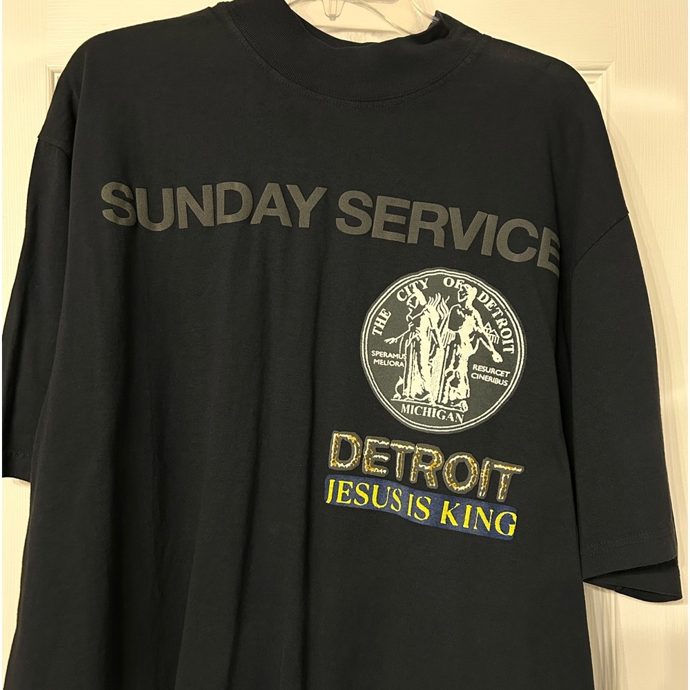 Men’s Large Yeezy T-Shirt